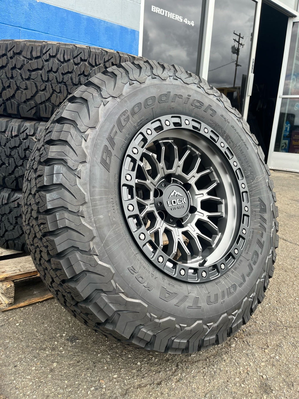 Lock Off-Road Combat 17x9 Wheels + BFGoodrich KO2 285/70R17 Package