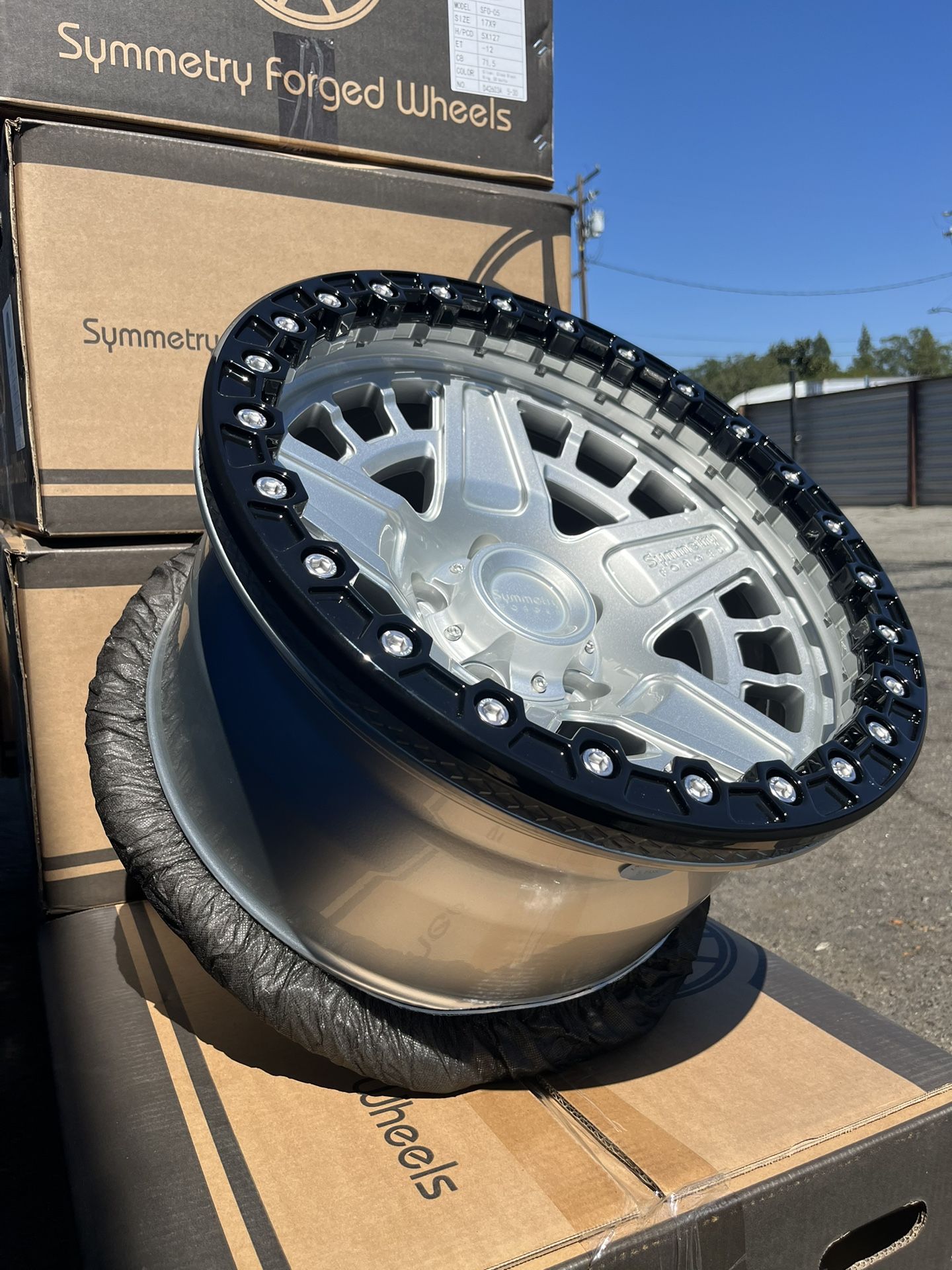 Symmetry SFO-05 BEADLOCK WHEELS 17”x9 5x5 (5 New)