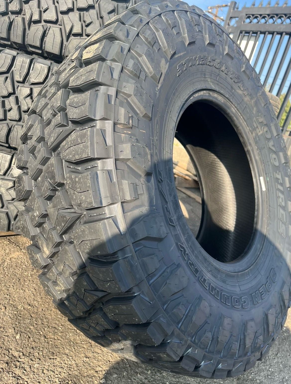 Toyo Open Country R/T Pro 37/13.50/17LT “NEW”