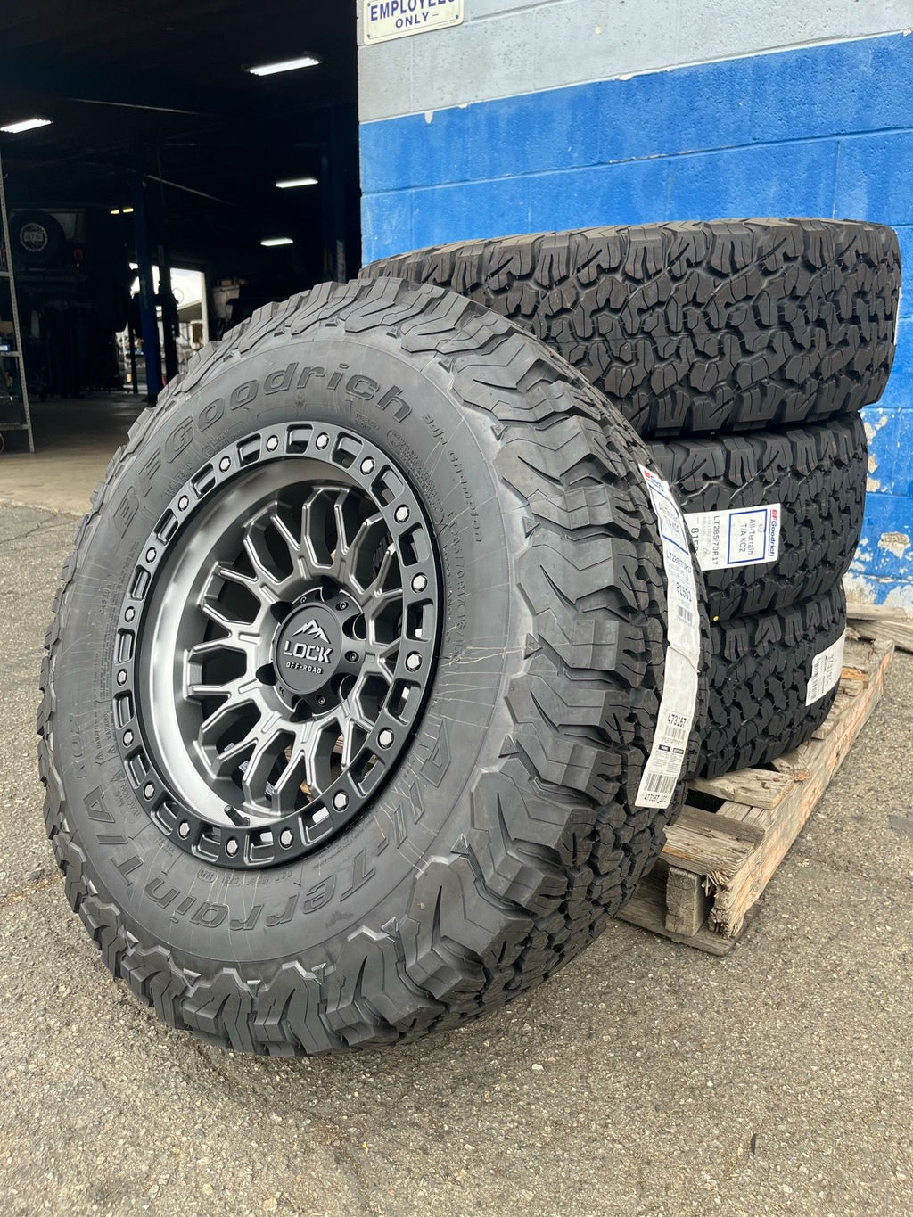 Lock Off-Road Combat 17x9 Wheels + BFGoodrich KO2 285/70R17 Package