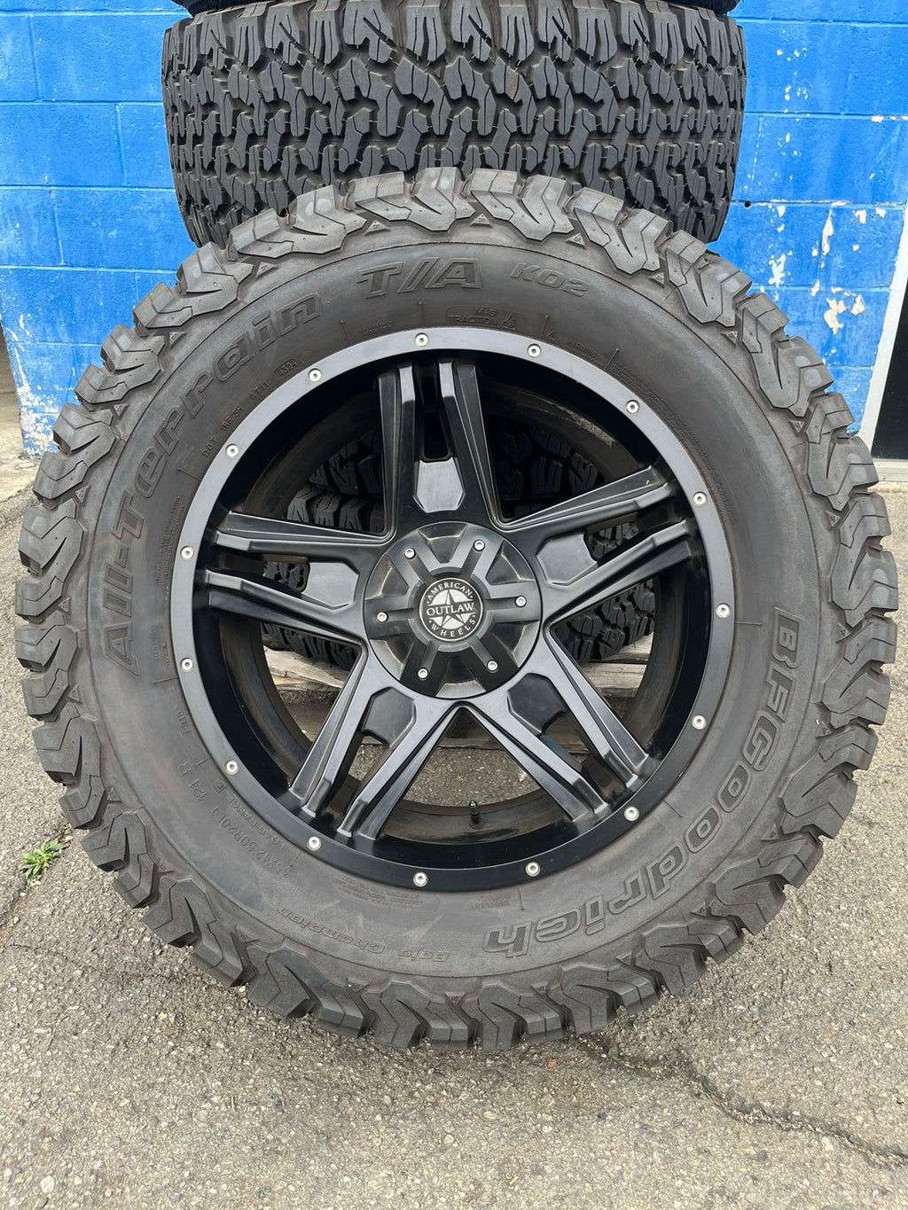 BFG KO2 35-12.50-20 w. American Outlaw Wheels USED (5)