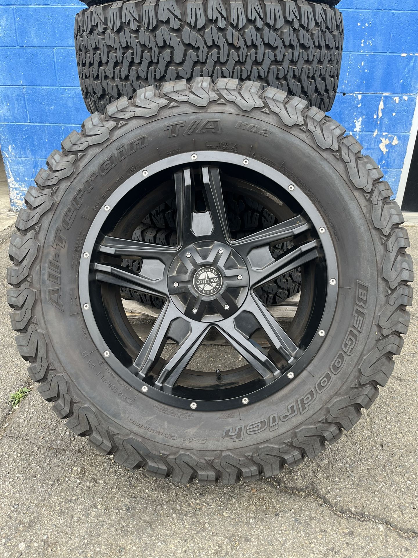 BFG KO2 35-12.50-20 w. American Outlaw Wheels USED (5)
