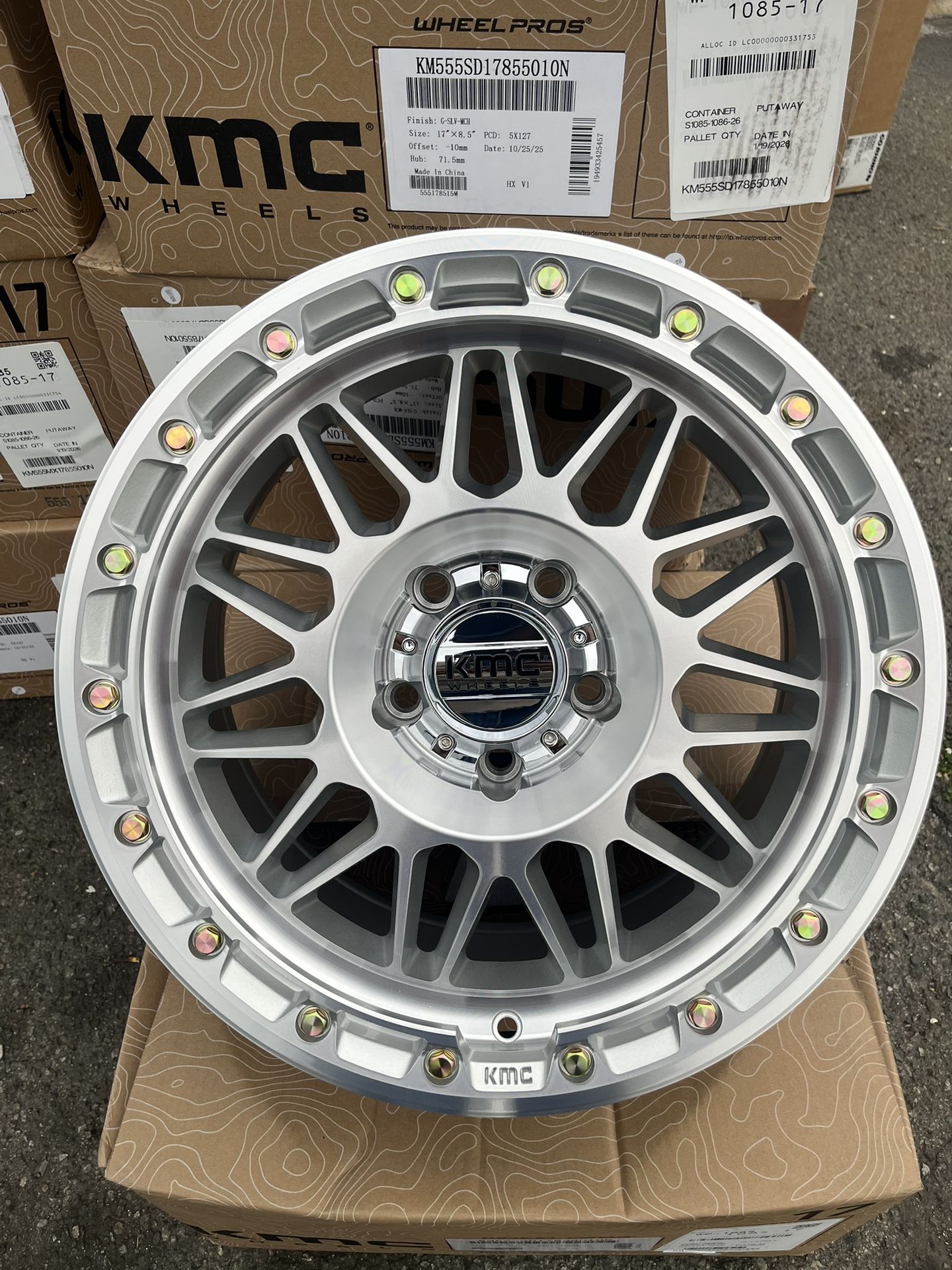 KMC KM555 ATTACK WHEELS 17x8.5 5x5 Silver/ Machined